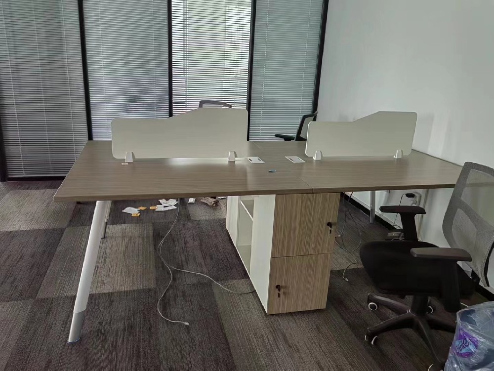 如何在深圳二手办公家具市场挑选合适的办公桌椅？